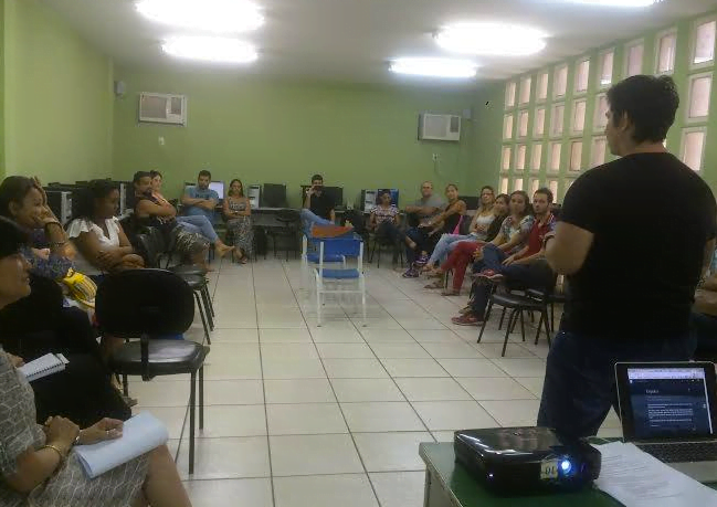 Workshop de apresentação da plataforma DreamShaper em uma escola pública.