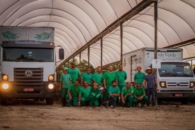 Parte da equipe VideVerde, que coleta resíduos orgânicos em 80 pontos do Rio de Janeiro.