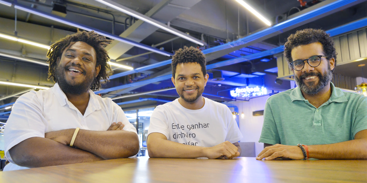 Carlos Humberto, Antonio Luz e André Ribeiros, da Diáspora Black, na Estação Hack, em São Paulo.