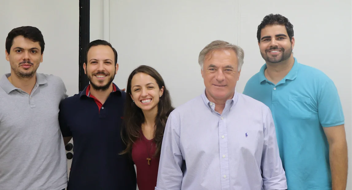 Juventude e maturidade na Rubian: Philipe dos Santos (pesquisador), Márcio Lopes (sócio), Juliana Kelly Silva (pesquisadora), Eduardo Aledo (sócio) e Alex Matioli (sócio).