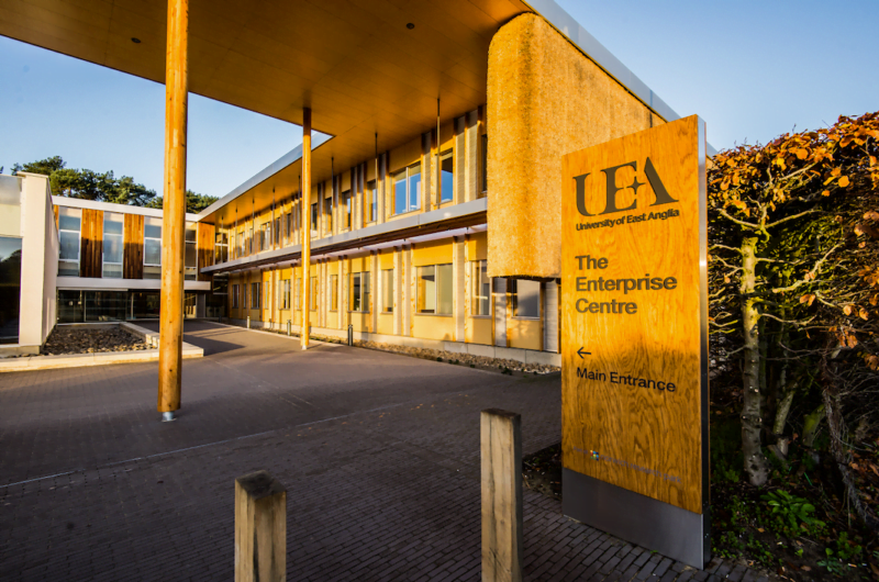 A Ehab nasceu e foi incubada no centro de empreendedorismo da Universidade de East Anglia, na Inglaterra.