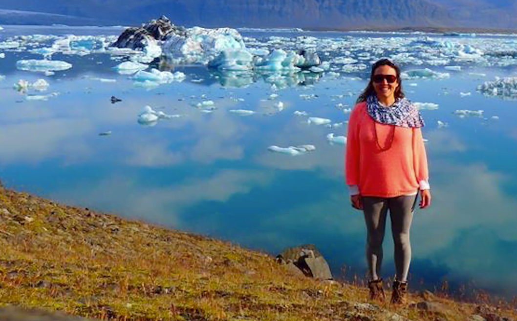 Claudia Niemeyer no lago glacial Jökulsárlón, na Escandinávia, onde a Fjord nasceu.