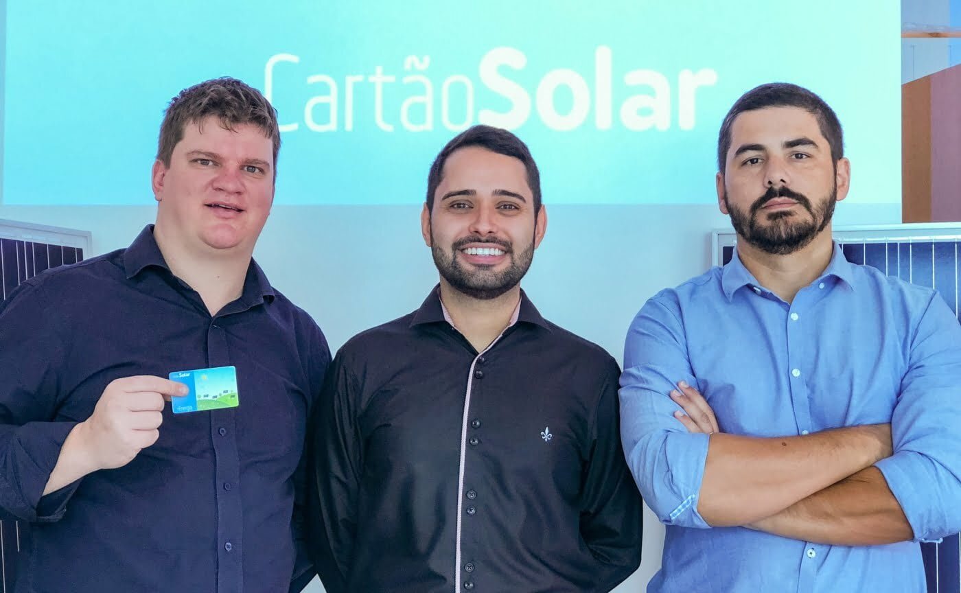 Alex, Silmar e Marco, os sócios da Cartão Solar, que surgiu em 2016 como a primeira startup brasileira a vender créditos de energia solar que se revertem em desconto na conta de luz.