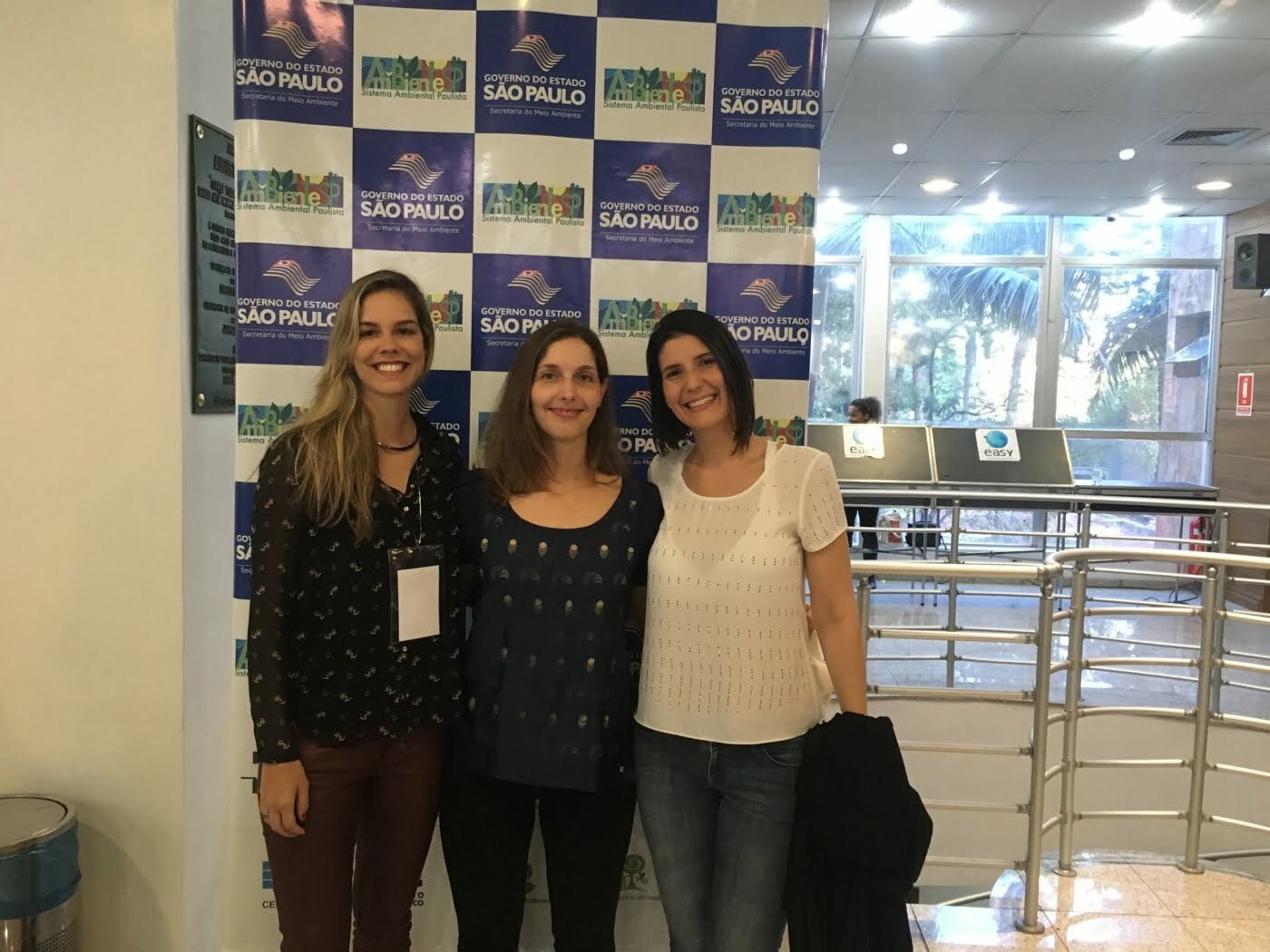 As sócias da ViaFAUNA Fernanda, Paula e Mariane (a partir da esq.) são apaixonadas por animais e querem ajudar a diminuir o atropelamento de bichos nas rodovias do país.