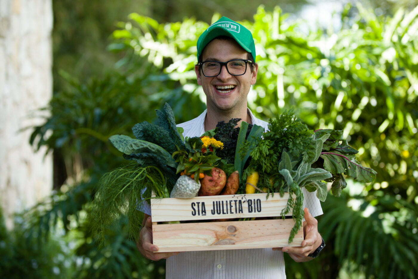 Rafael Coimbra fala como largou uma agência de publicidade para produzir cestas de alimentos livres de agrotóxicos em um sistema colaborativo e com compradores conscientes do propósito do negócio.