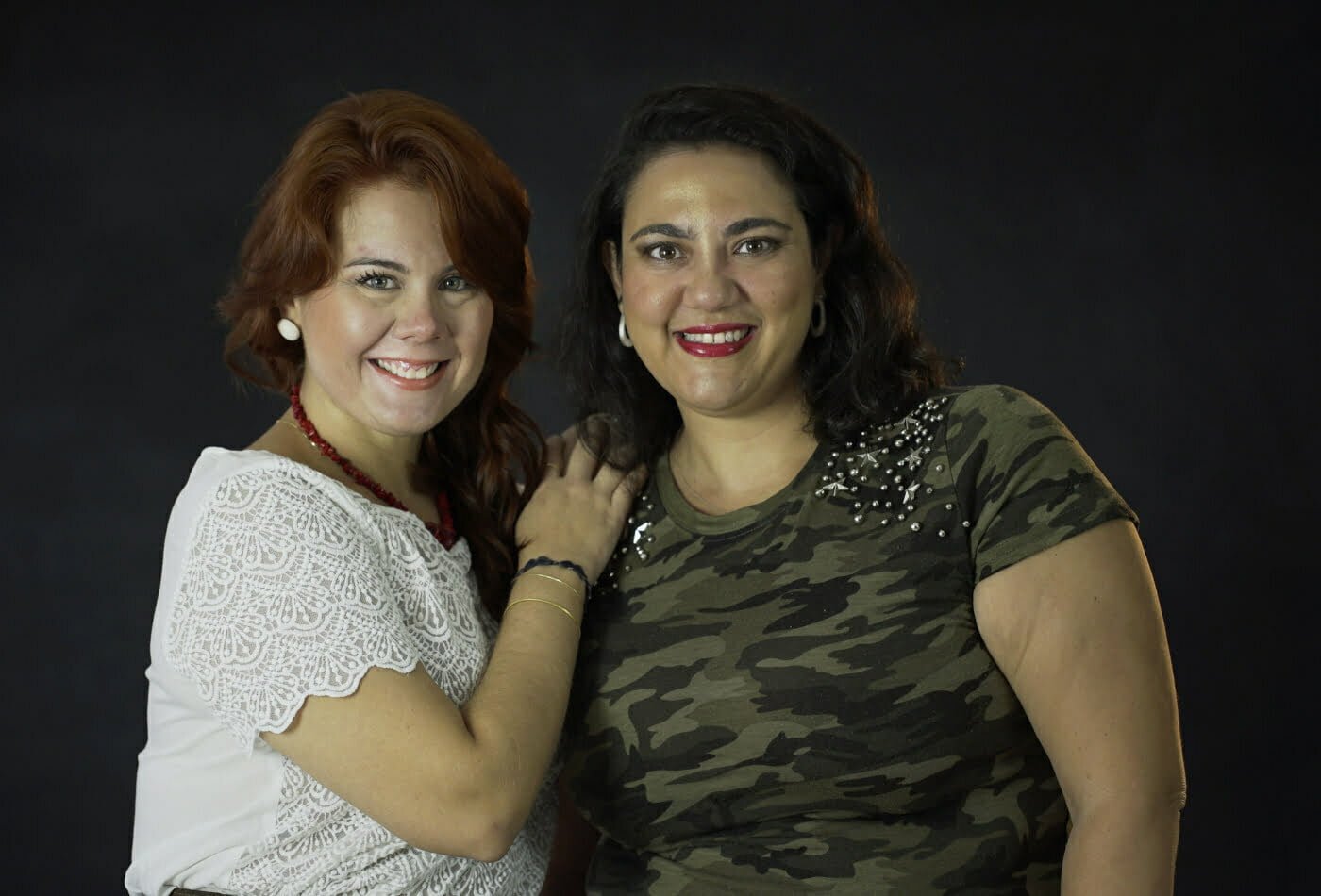 Ludmilla Rossi e Flávia Saad, fundadoras do blog que deu vazão ao projeto colaborativo e social (e que dá lucro!) do Juicybazar, na cidade de Santos.