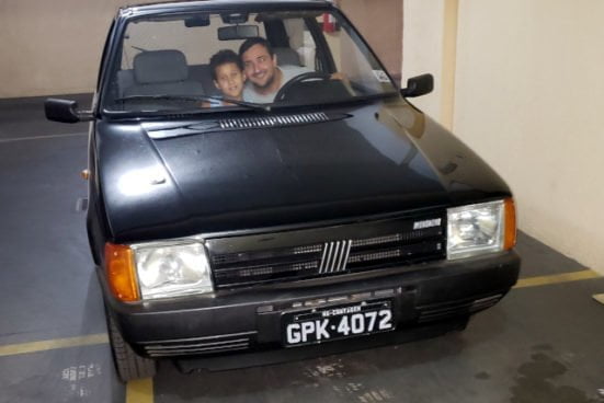 Daniel com seu Fiat Uno