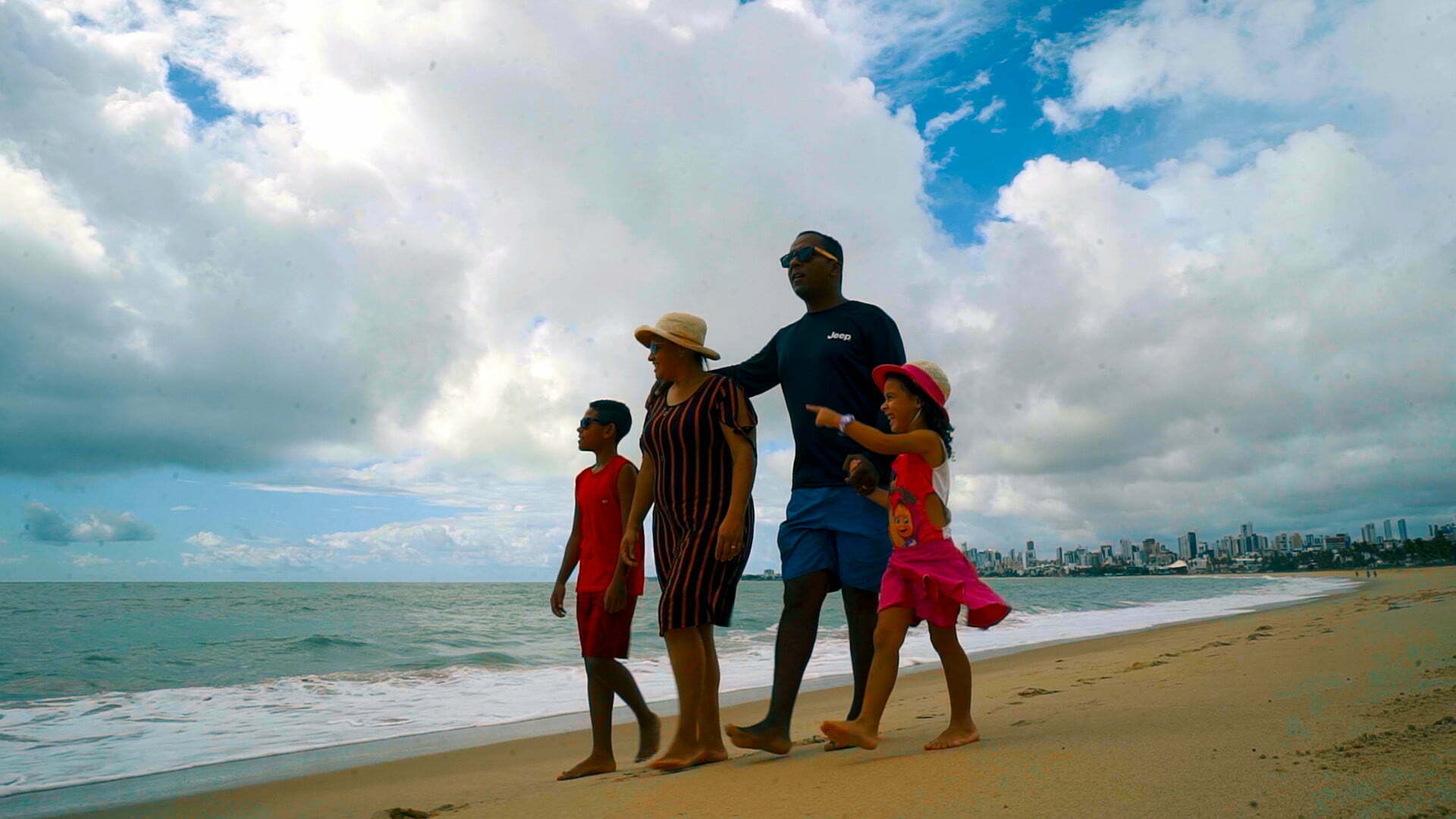 Aurenilson Pardim na praia com a família