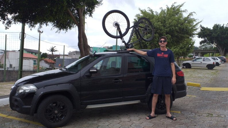 Eduardo Souza e sua Fiat Palio Weekend Adventure Locker 2010