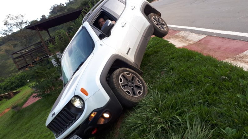 Renato Braga com seu Jeep Renegade Trailhawk