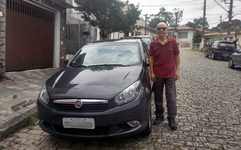 João Nery e Fiat Grand Siena