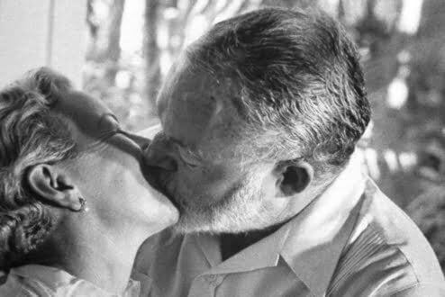 Ernest Hemingway, que viveu intensamente, aproveitando o que a vida tem de melhor