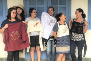 Algumas das bordadeiras (da esq. à dir.): Suzana Brito, Sandra Cobra, Francisca Matos, Catia Carvalho, Antonia da Silva e Alda Pachu.