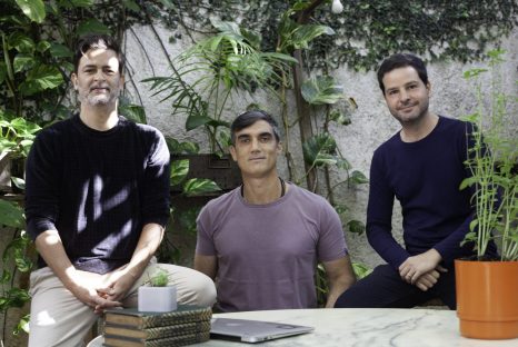 A partir da esquerda: Rafael Pelosini, André Moraes e João Levy, fundadores da Yes, We Grow.