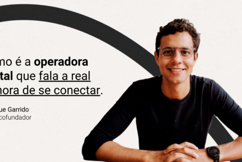 Henrique Garrido, CEO e cofundador da Nomo. Lê-se “Nomo é a operadora digital que fala a real na hora de se conectar”.