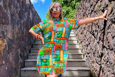 Patrícia Souza, fundadora da Retrô Chic com um vestido da coleção "Lá do Norte".