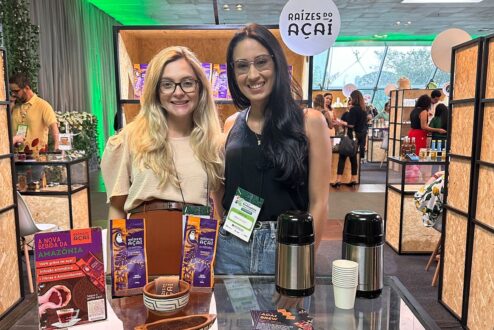Rosilan Farias (à esq.) e Gabriela Alarcón, sócias da Raízes do Açaí.