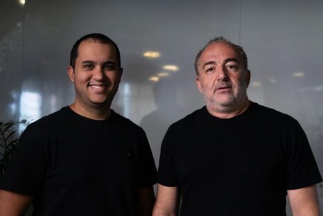 Vilton Brito (à esq.), CEO da Core Mídia e CMO do UAU Caixa, e Ricardo Podval, CSO do Bora.