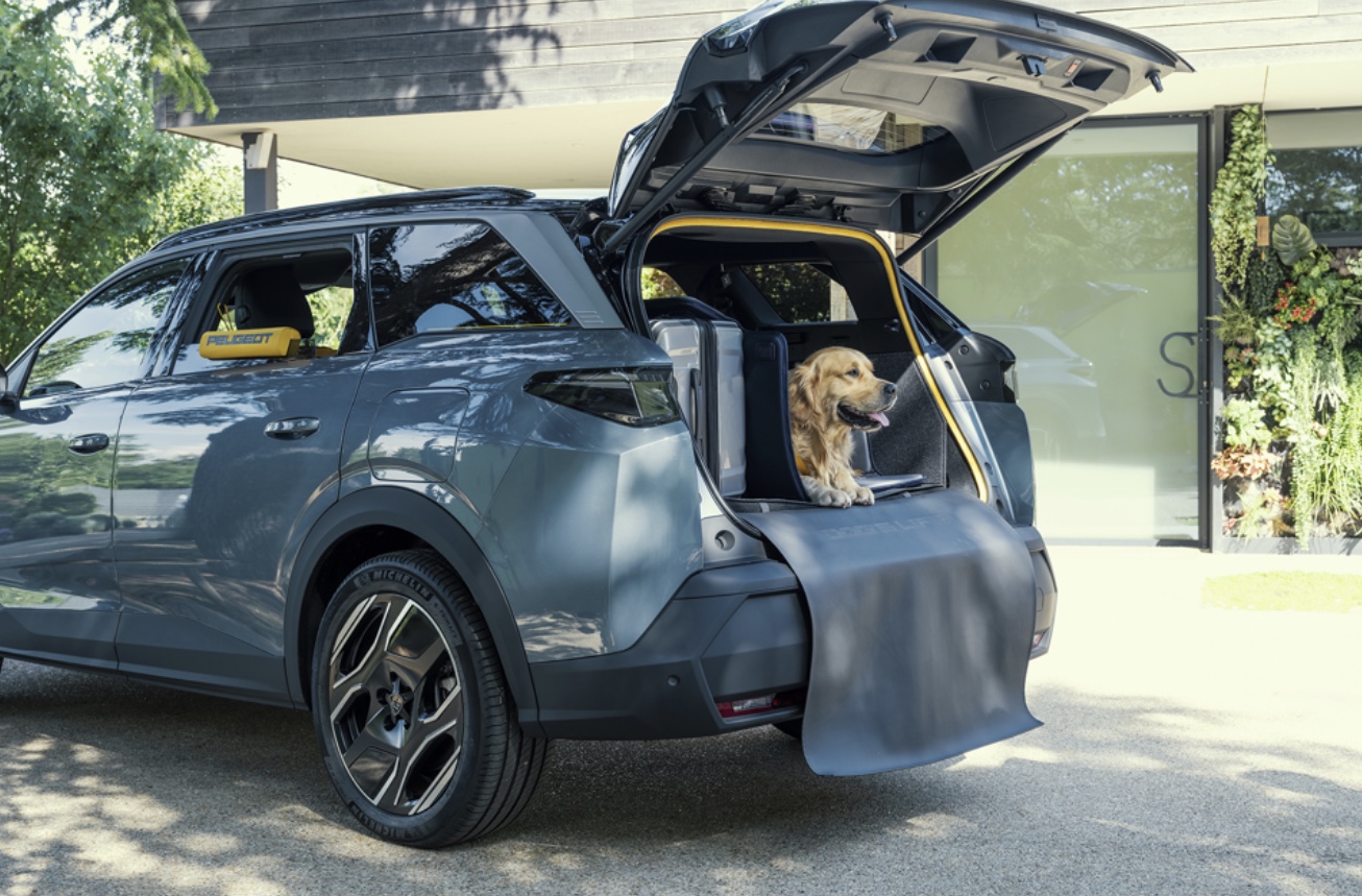 Peugeot E-5008 Dog Edition.
