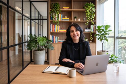 Daniela Horta, CEO da Apoemah e autora do livro "Transformando o Mundo".